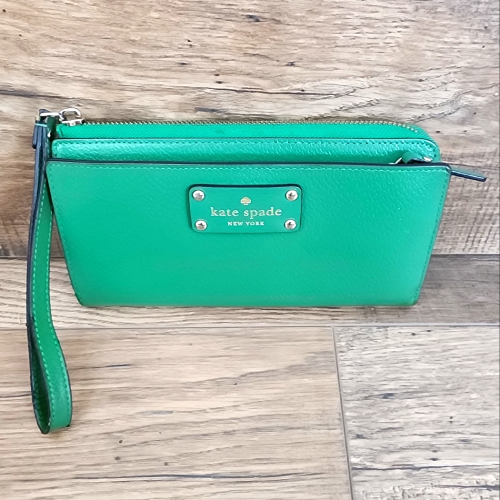 Kate Spade New York Kelly Green Leather Organizer 8x4.5” Wallet Wristlet Purse